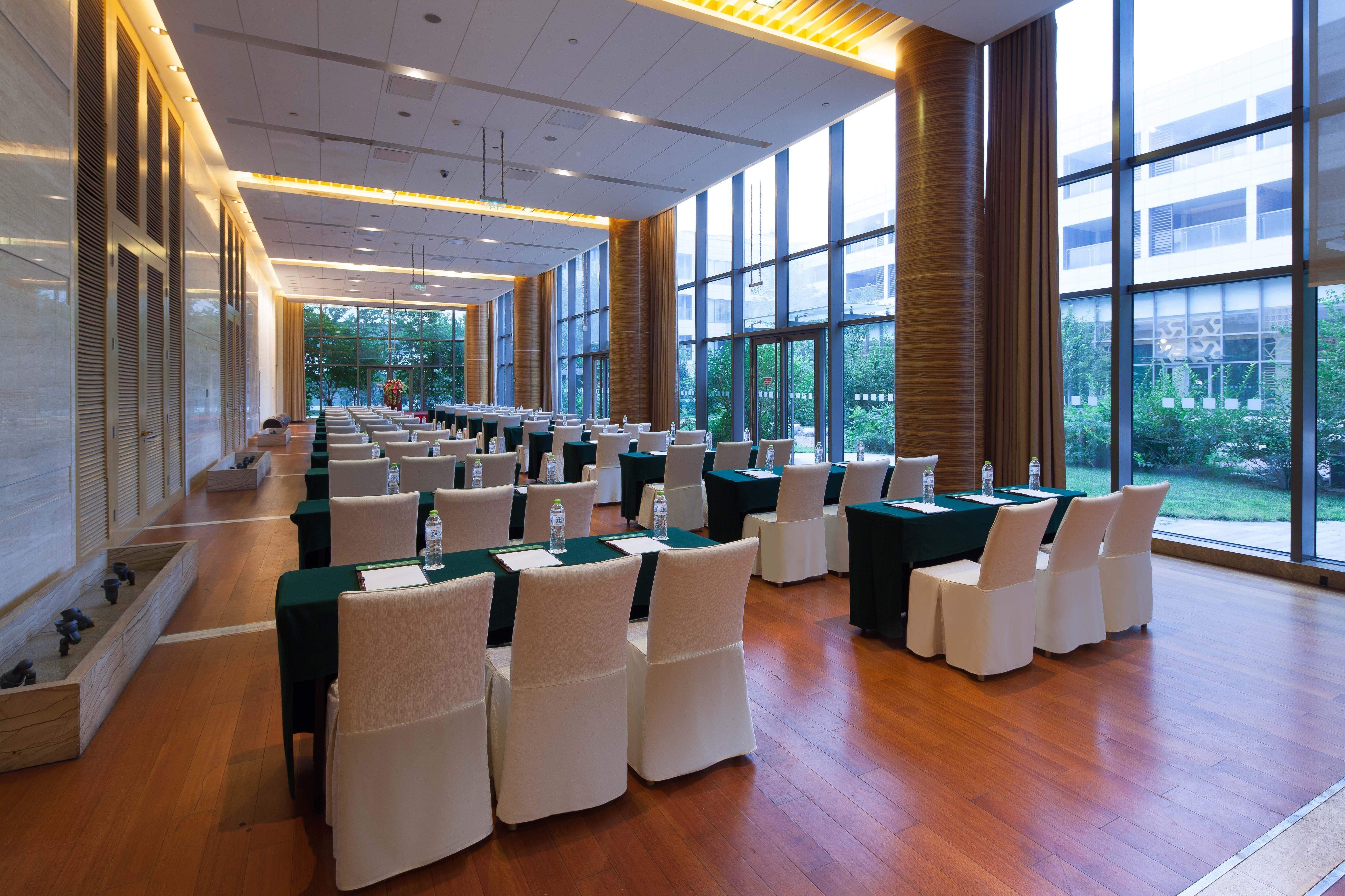 Holiday Inn Beijing Shijingshan Parkview By Ihg Exterior photo